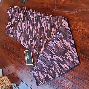 Nwt Tahari work out pants/ leggings. 3 pockets.